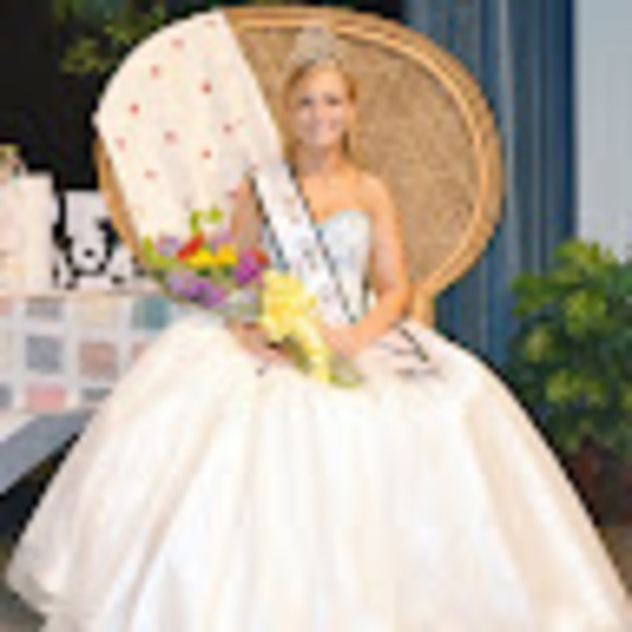 Meet your Posher, Caitlin - Picture 1 of 1